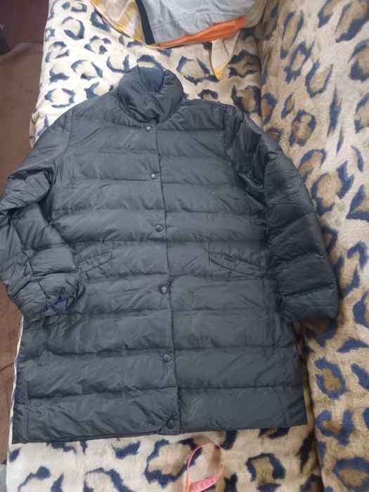 Жіноча куртка темного кольору