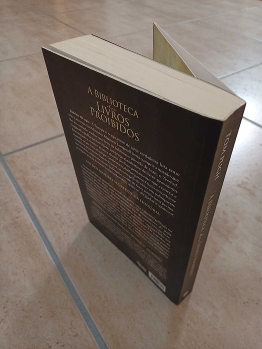 A Biblioteca dos Livros Proibidos, Tom Pugh