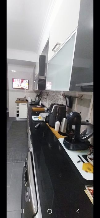 QUARTO grande com  despesas incluídas 450€   autocarro á porta e  a 5 minutos do COMBOIO.