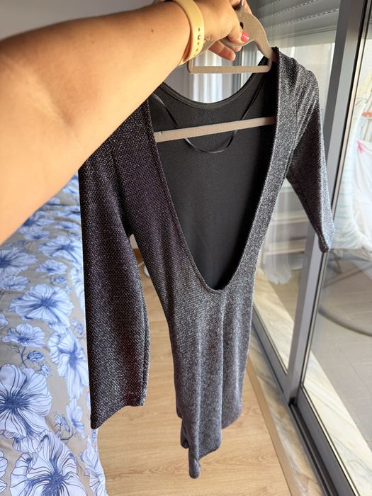 Vestido justo com brilhantes prata
