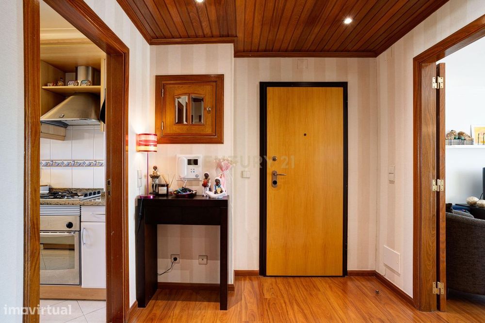 Apartamento T3 Porto Salvo | 3 Frentes | Suíte | Varandas | Garagem |