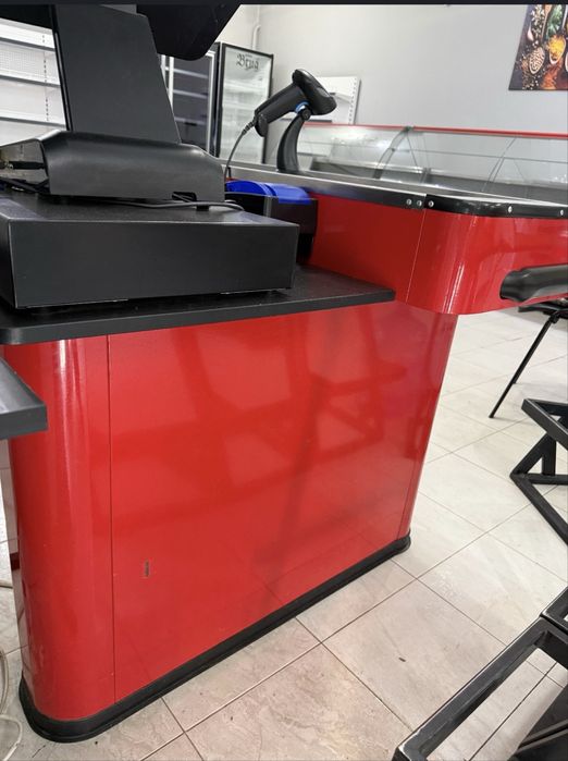 Касовий стіл . .