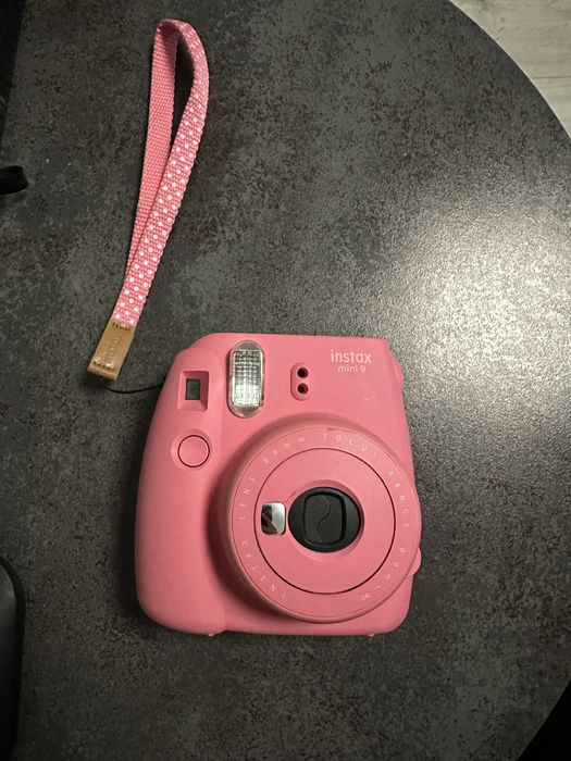 Instax mini 9 ……………..……
