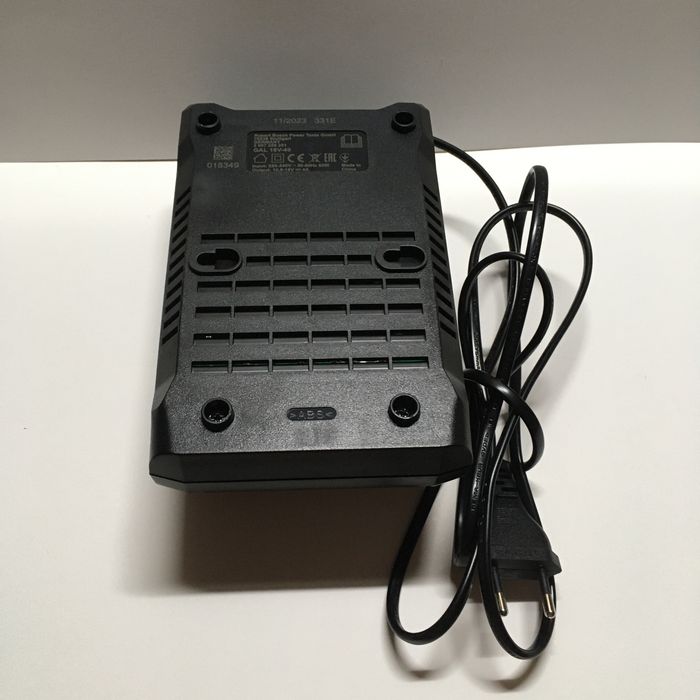 Carregador Bosch profissional 18V 4A