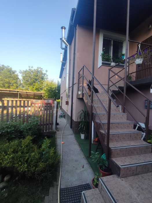 Продаж будинку 196 кв.м. (25 соток, гараж)