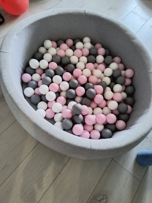 Basen z piłkami dla dzieci