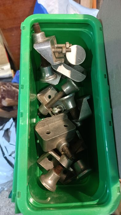 Меблеві ніжки, опори