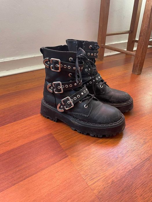 Botas pretas dread , metal, menina