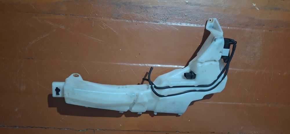 Форд Фокус 2 Дефлектор підкапот Бачок склоомивача форд фокус 2 стеклоо