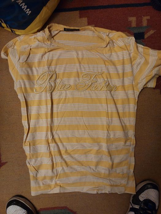 t shirt amarela e branca riscas