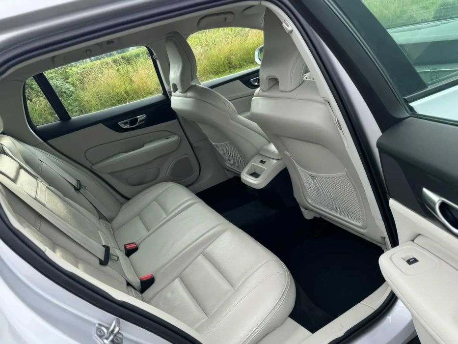 Volvo V60 Cross Country T5      2020