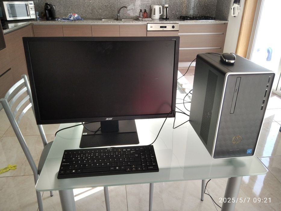 Torre HP Pavilion 590-A000NP . Monitor Acer V246 HL, teclado, Rato.