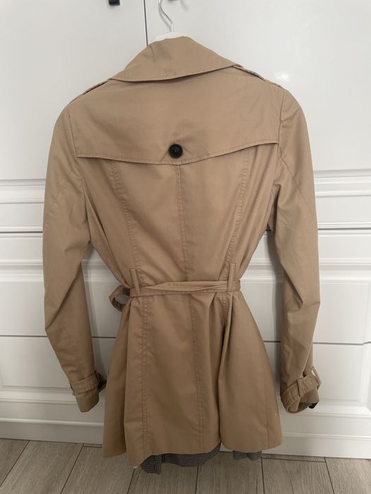 Продається  бежевий тренч