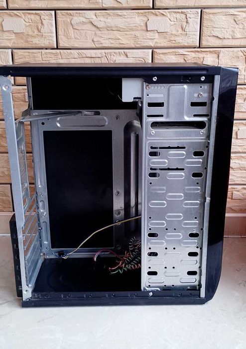 Корпус Logic & Power для ПК (ATX)