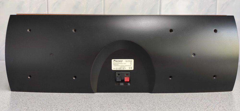 Продам комплект аудио колонок Pioneer для домашнего кинотеатра.