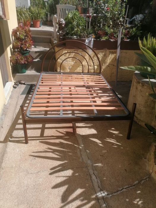 Cama de casal com estrado l 133x182