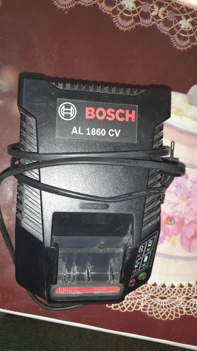 Набор перфоратор, шуруповёрт, два аккумулятора, зарядное Bosсh