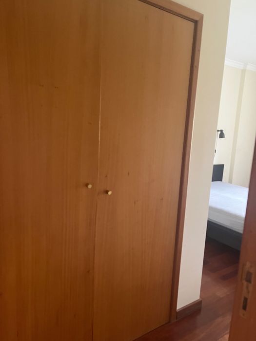 Para arrendar de quarto em rua Padre António Vieira, 111