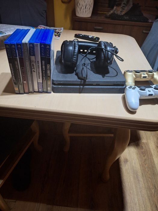 Sprzedam konsole ps 4 slim