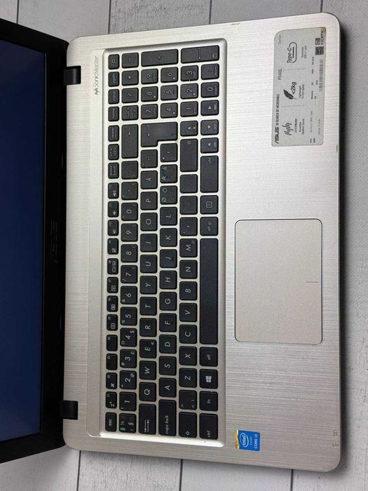 Asus F540L i3-5005 8ram ssd 128 Full HD  15.6