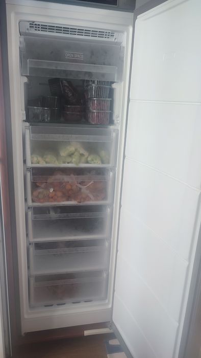 Морозильна камера холодильник Hotpoint Ariston NoFrost