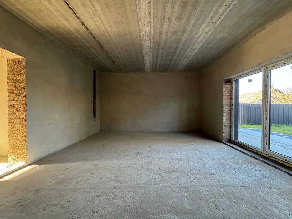 Сучасний дуплекс з великою ділянкою