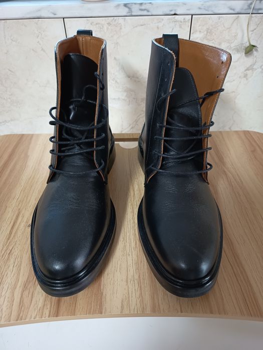 Botas em pele da marca M.Moustache