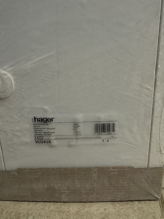 Hager VU24UA, Щит на 24 модулів в/у з металевими  дверцями без короба