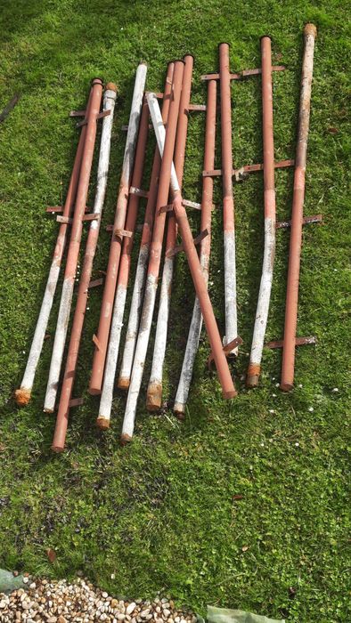 Słupki ogrodzeniowe metalowe