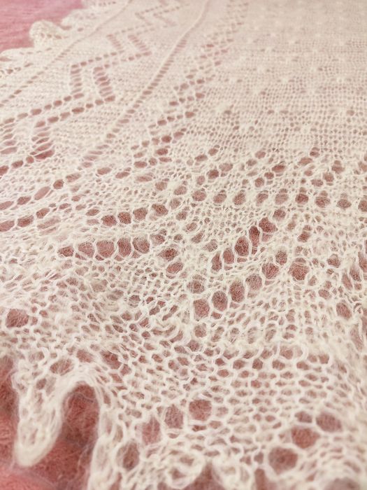 Пуховой ажурный платок паутинка