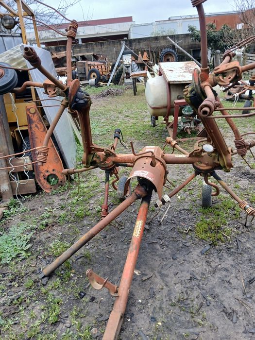 Virador de feno rebocável de 4 viradores