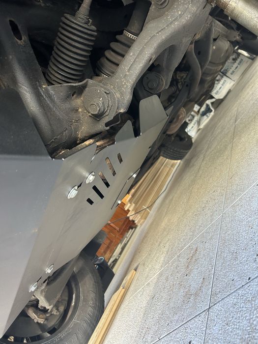 Material Land Cruiser  proteção inferior Hilux