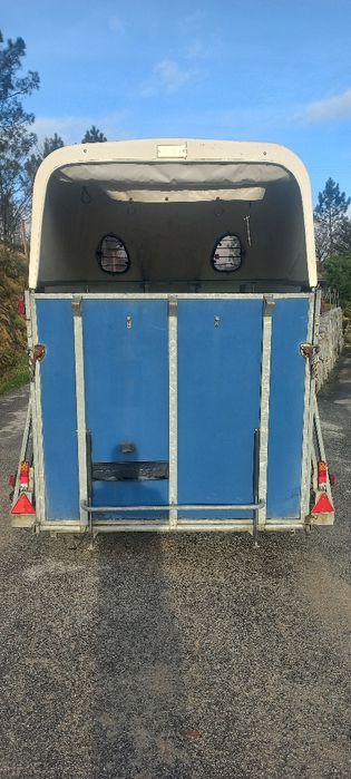 Atrelado para cavalos