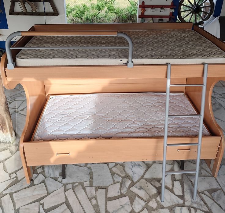 Beliche com dois colchões novo