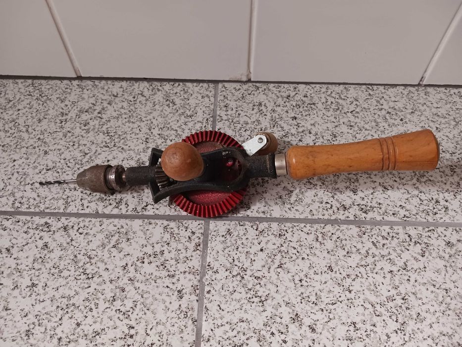 Berbequim Manual, Muito Antigo.