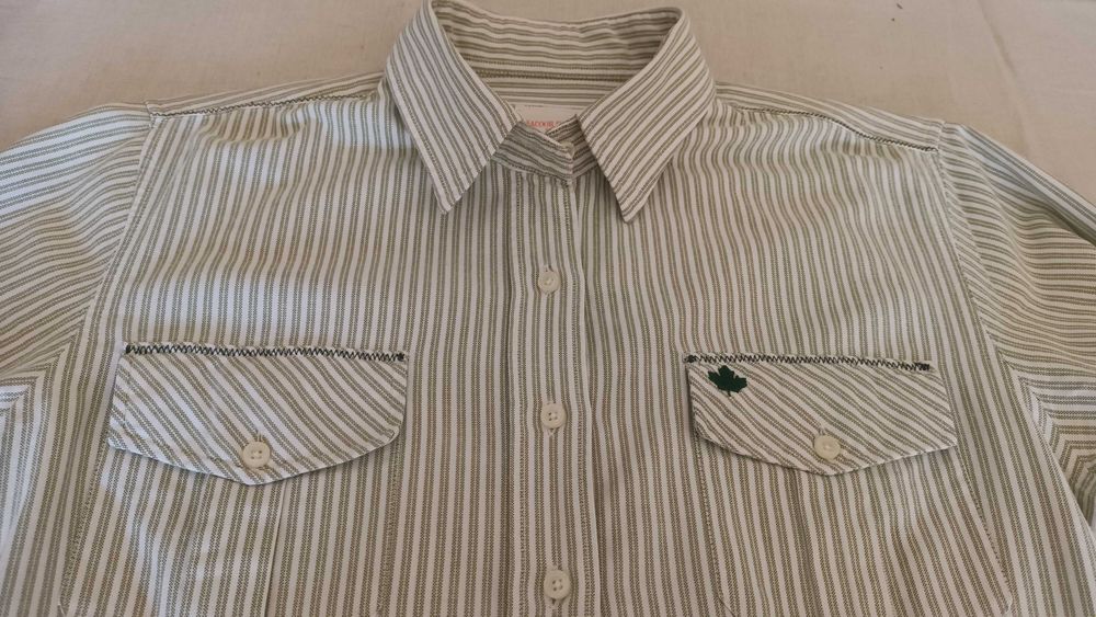 Camisa branca e verde da Sacoor