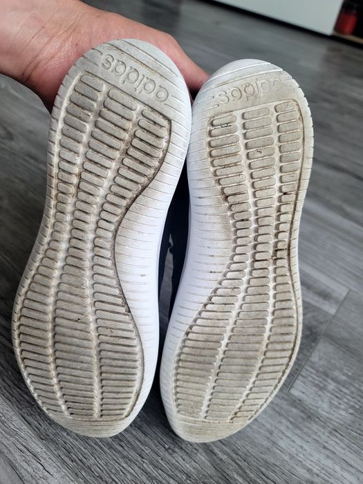 Продам фірмові кросівки Adidas cloud foam