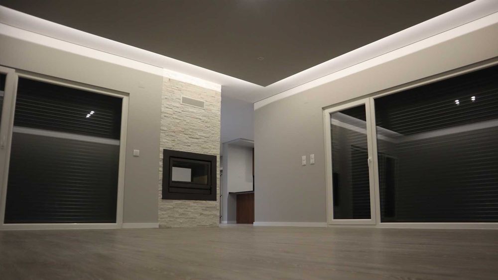 Serviços integrados de pintura interior / exterior .