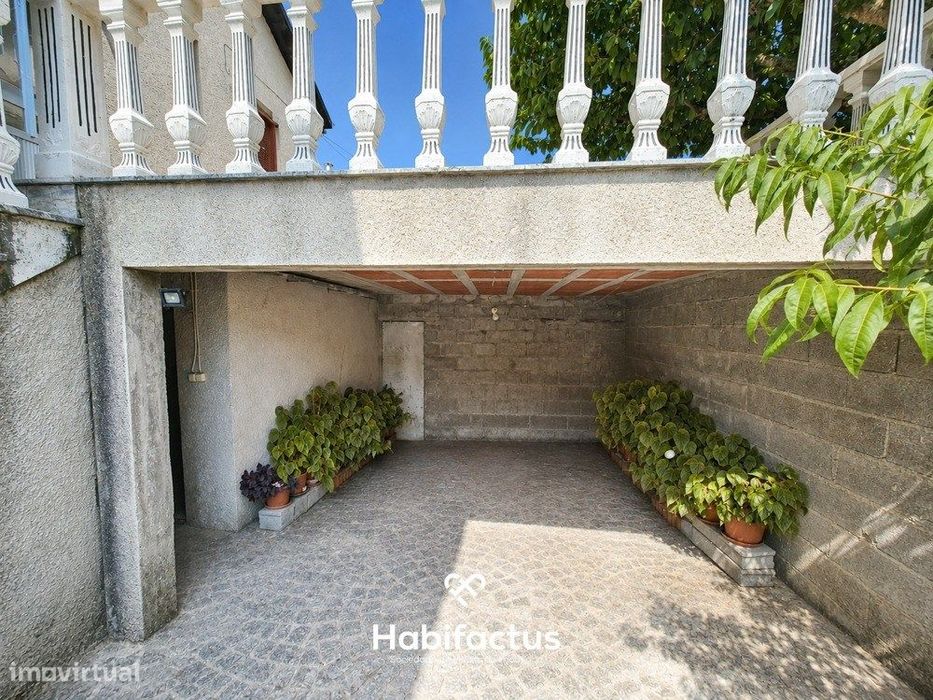 Moradia T3 para Remodelar em Bodiosa com Terreno