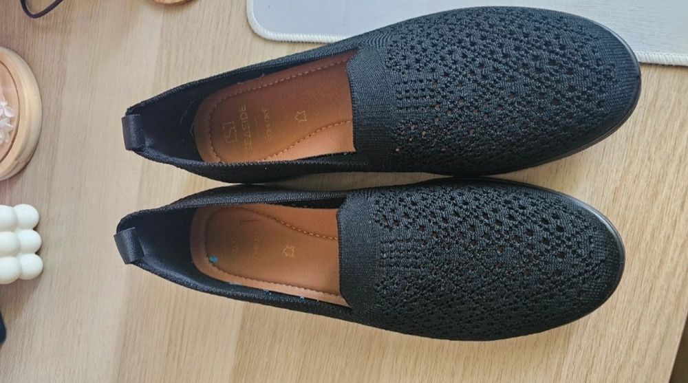 Sapatos pretoa meia estação