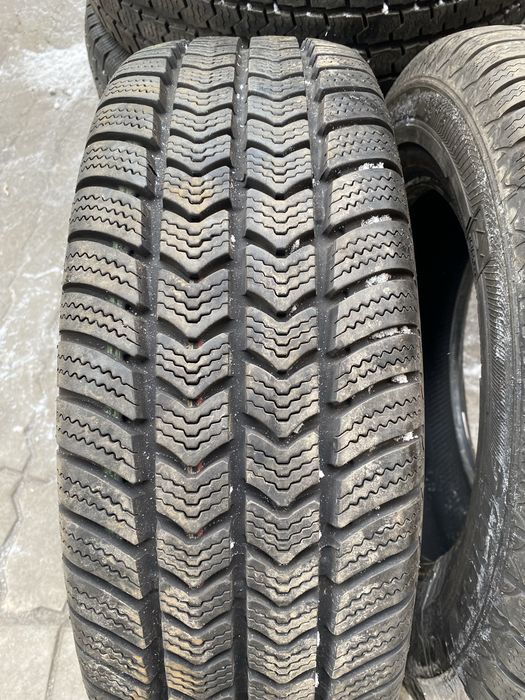 Шини 215 65R16C 109/107  Semperit Van-Grip 2