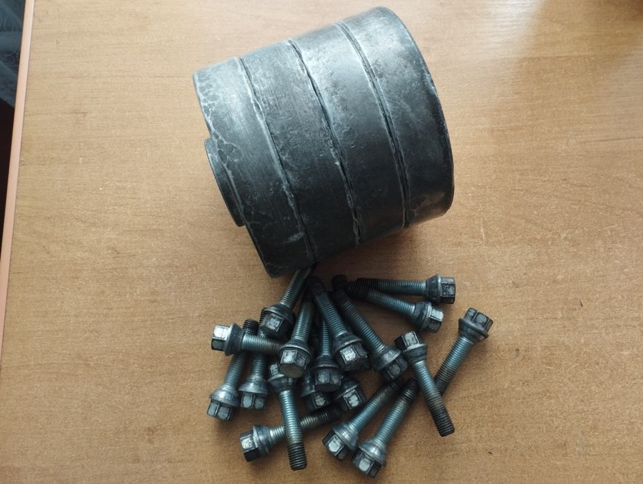 Проставки 5.108/5.114.3 30мм цо60.1 з болтами