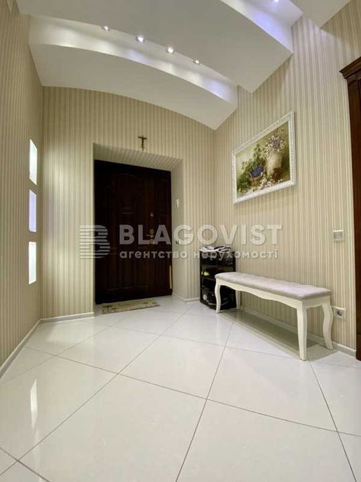 Новообуховская трасса КГ GreenWood -Дом 325 м кв  12 соток