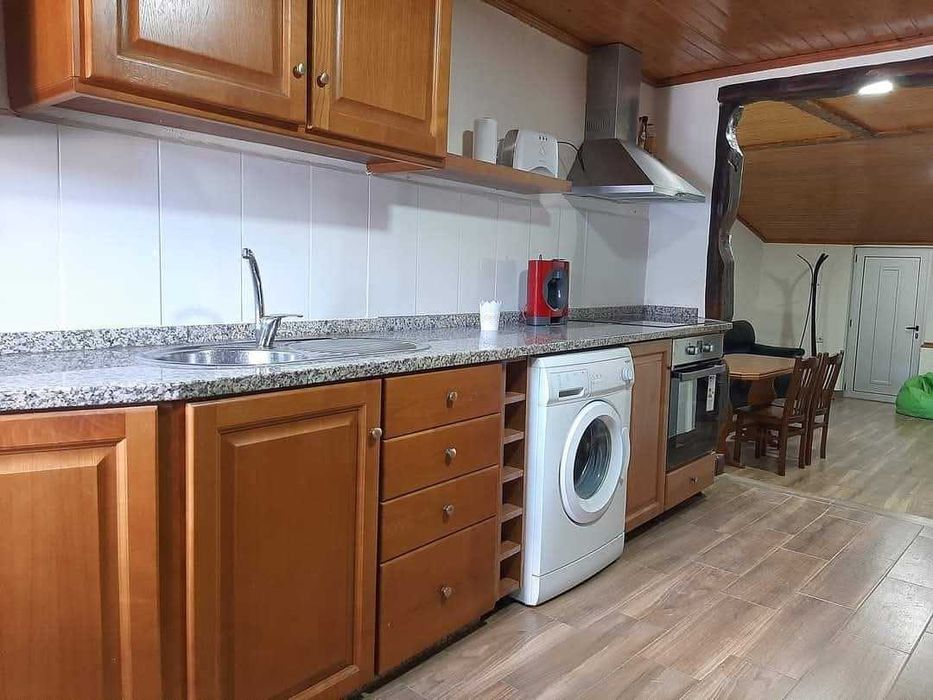 Arrenda-se Casa mobilada de novembro 25 a março 26