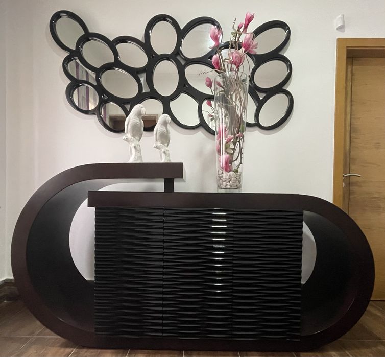 Móvel juntamente com decoração