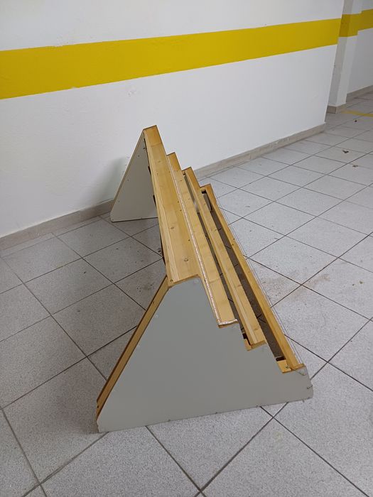 Expositor em madeira