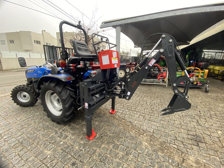 Retroescavadora para mini trator