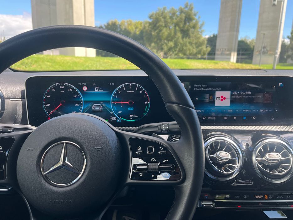 MERCEDES-BENZ A250e Pack Premium Plus full extras com apenas 31.000km