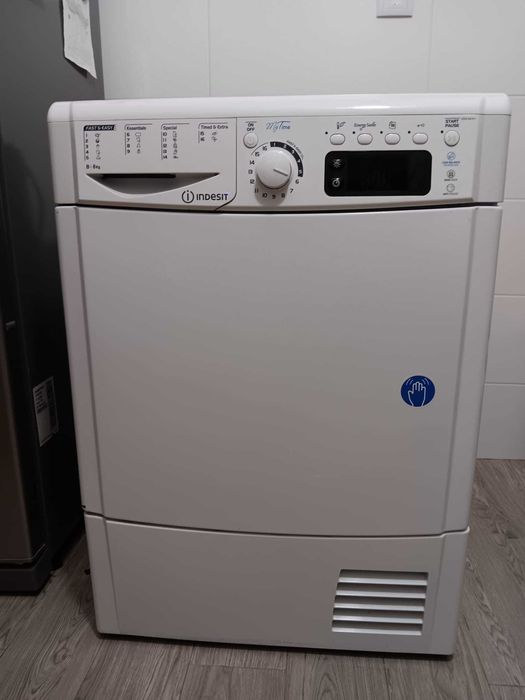Máquina de secar roupa Indesit 8kg