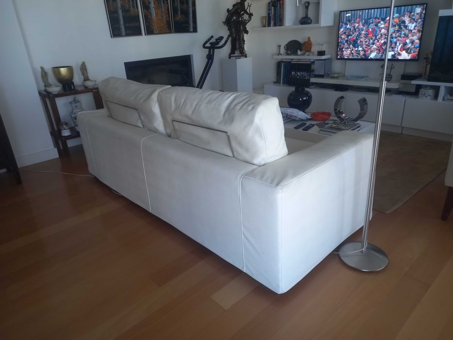 sofá cama moderno em pele